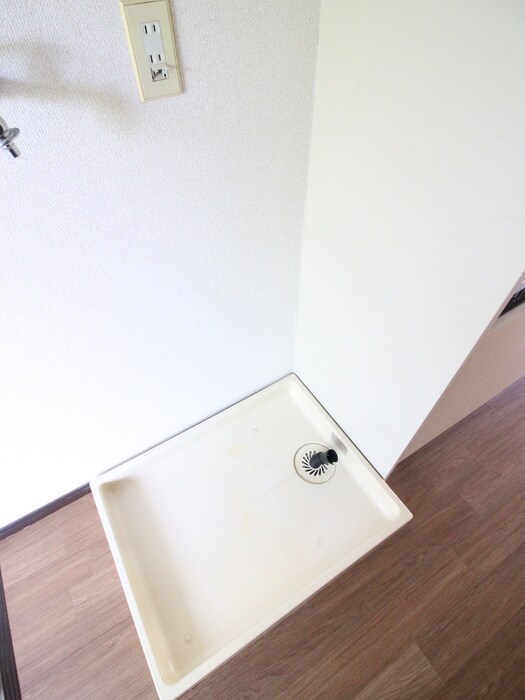 物件内観写真14　(洗濯機置場)