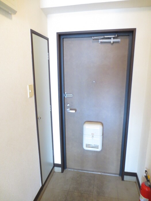 物件内観写真16　(玄関)