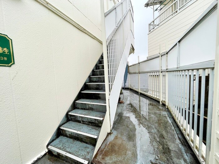 物件外観写真3　(エントランス部分)