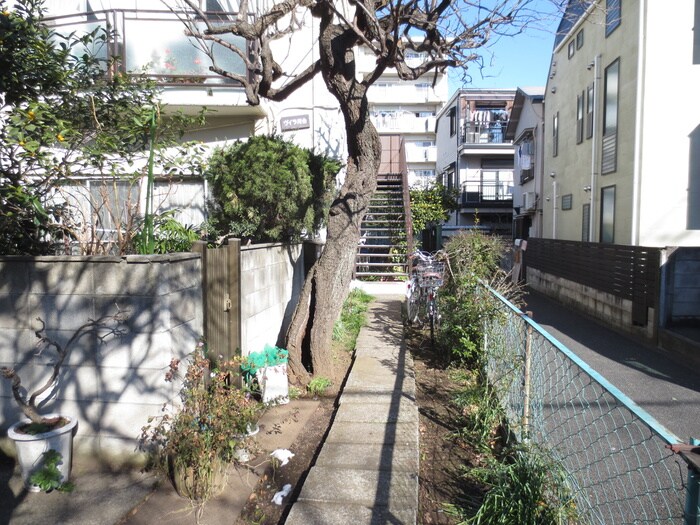 物件外観写真5　(エントランス部分)