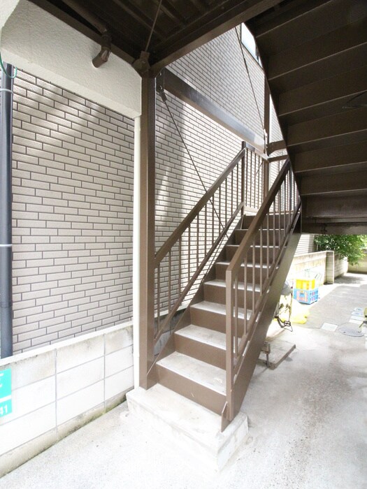 物件外観写真3　(エントランス部分)