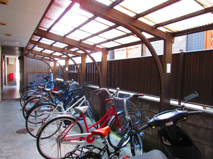 物件外観写真3　(駐輪場)