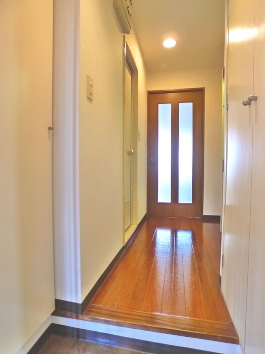 物件内観写真10　(玄関)