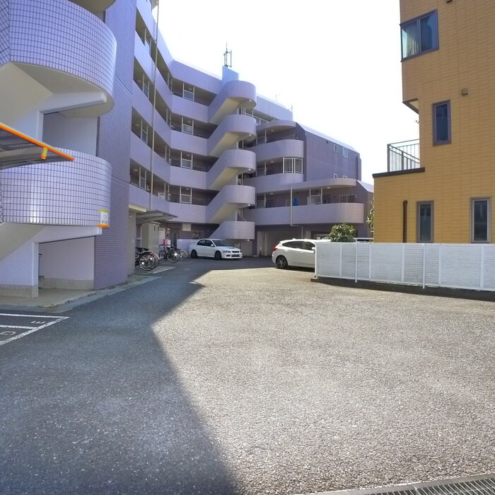 物件外観写真4　(駐車場)