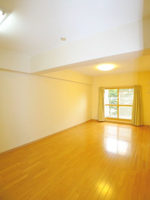 物件内観写真7　(室内からの展望)