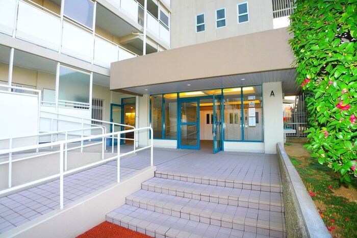 物件外観写真3　(エントランス部分)