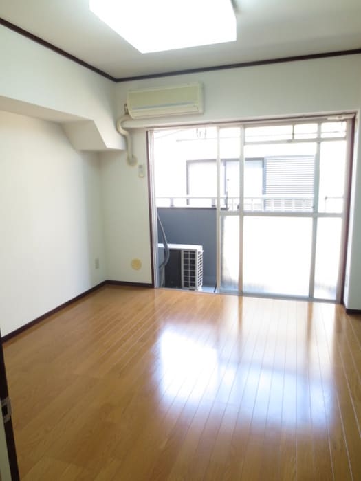 河野ハイツの居室