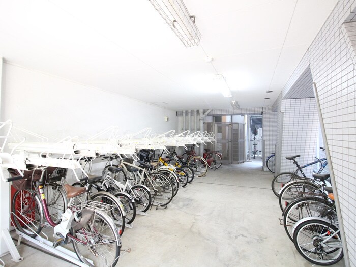 物件外観写真5　(駐輪場)