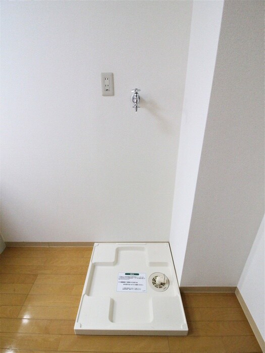 物件内観写真14　(洗濯機置場)