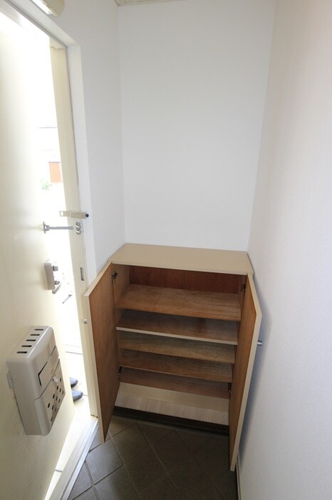 物件内観写真3　(靴箱)