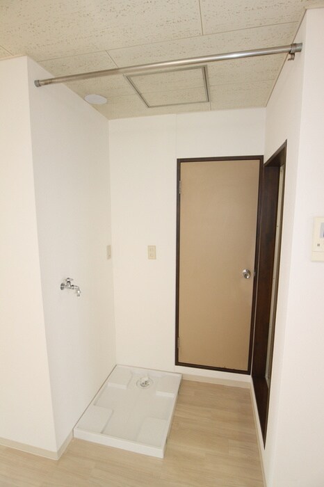 物件内観写真8　(洗濯機置場)