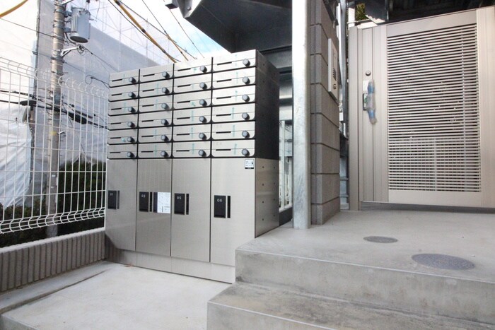 物件外観写真4　(エントランス部分)