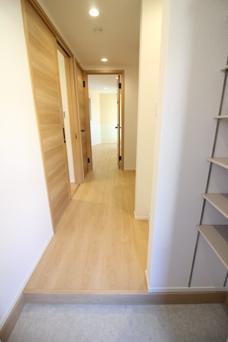 物件内観写真16　(玄関)