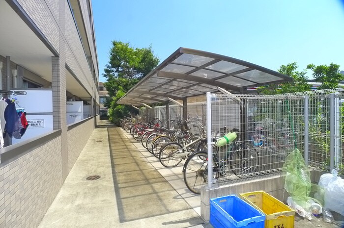 物件外観写真5　(駐輪場)