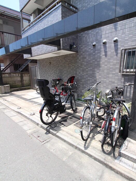 物件外観写真4　(駐輪場)