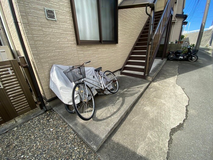 物件外観写真6　(駐輪場)