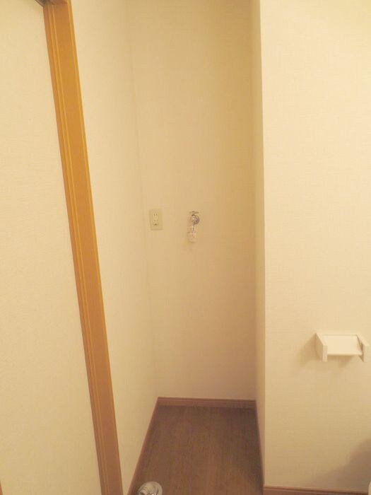 物件内観写真14　(洗濯機置場)