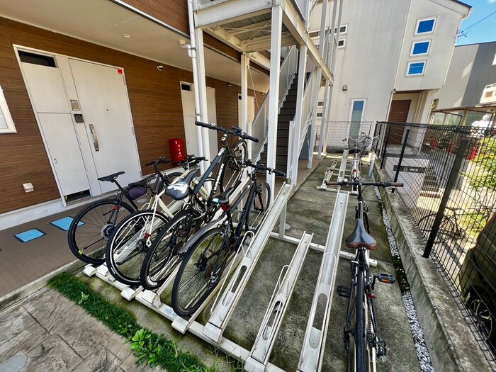 物件外観写真5　(駐輪場)