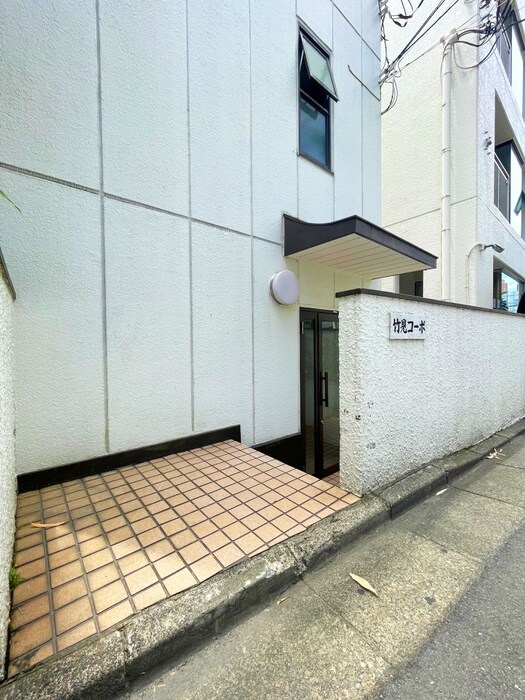 物件外観写真5　(エントランス部分)