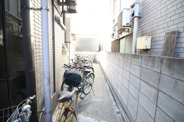 物件外観写真4　(駐輪場)