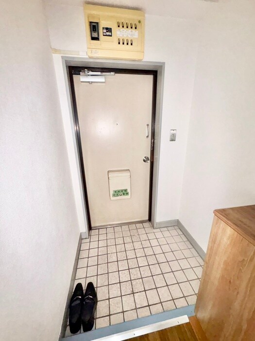 物件内観写真13　(玄関)