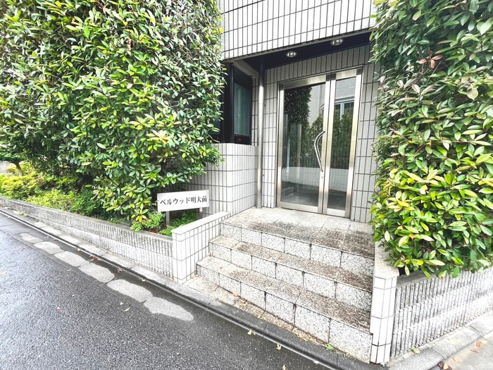 物件外観写真4　(エントランス部分)