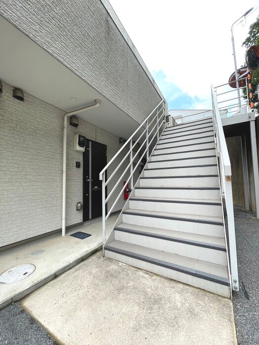 物件外観写真5　(エントランス部分)