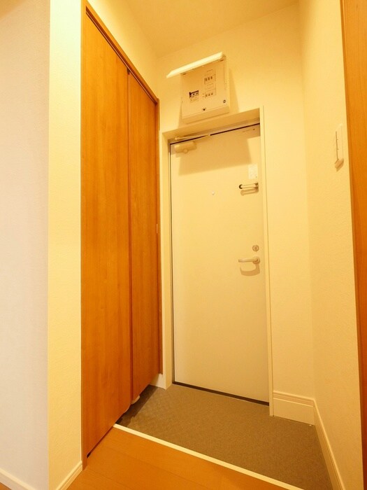 物件内観写真16　(玄関)