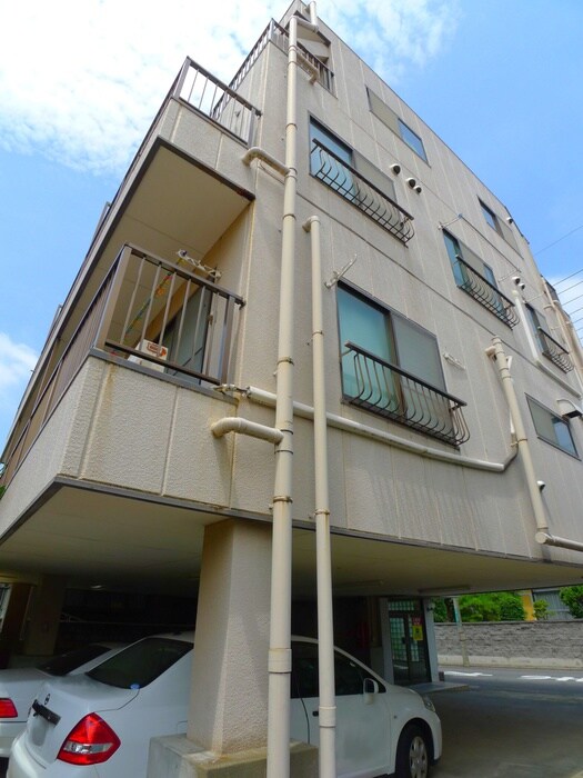 物件外観写真3　(駐車場)