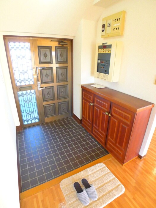 物件内観写真14　(玄関)