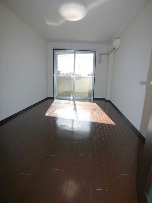 物件内観写真4　(室内からの展望)