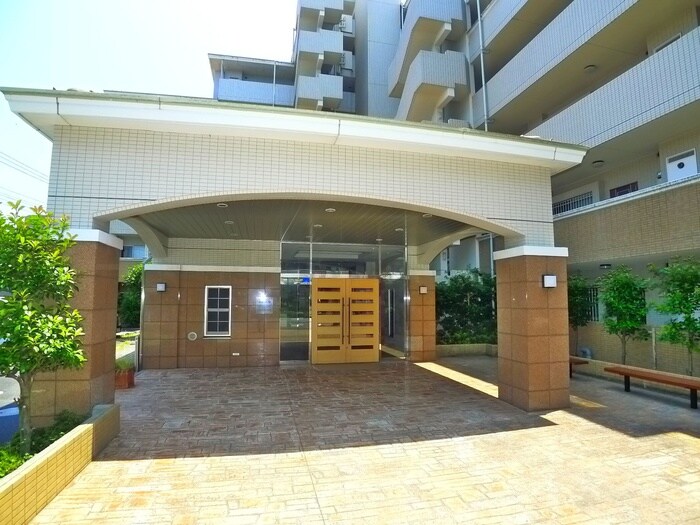 物件外観写真2　(エントランス部分)