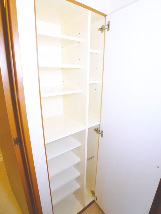 物件内観写真8　(靴箱)