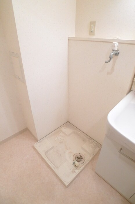 物件内観写真10　(洗濯機置場)