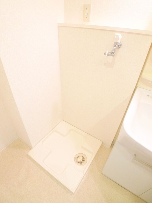 物件内観写真10　(洗濯機置場)