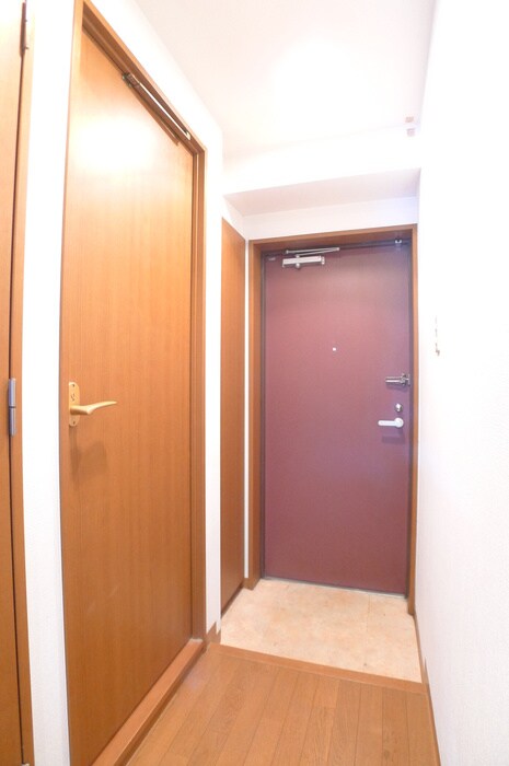 物件内観写真16　(玄関)