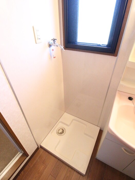 物件内観写真18　(洗濯機置場)