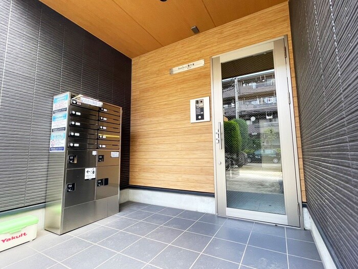 ラウレア西千葉のエントランス部分