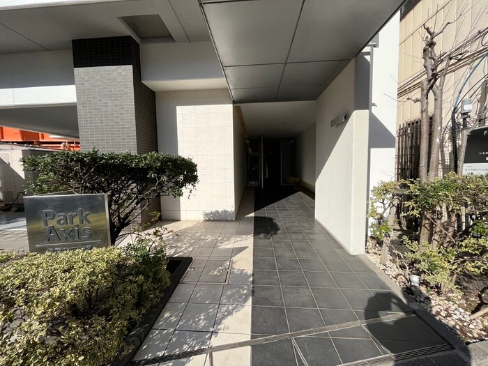 物件外観写真2　(エントランス部分)