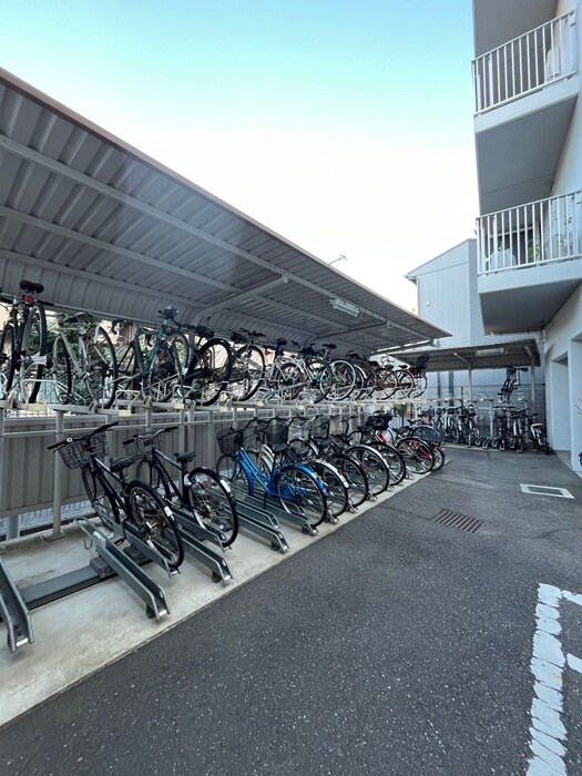 物件外観写真5　(駐輪場)