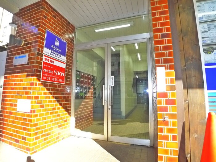 物件外観写真2　(エントランス部分)