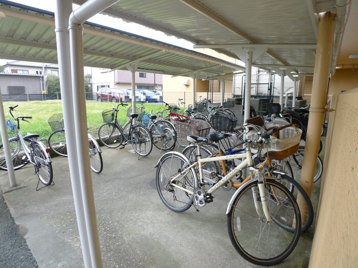 物件外観写真3　(駐輪場)