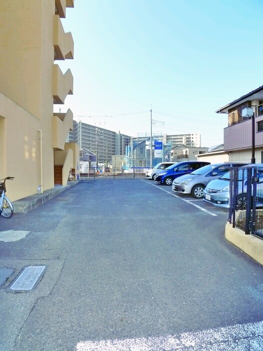 物件外観写真6　(駐車場)
