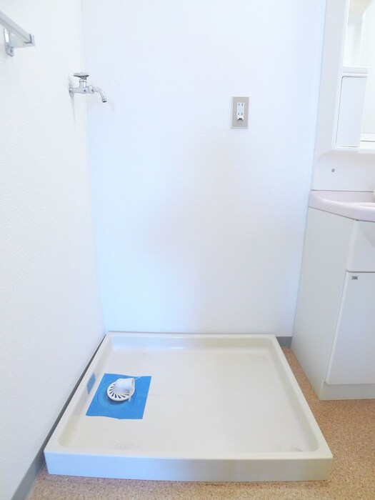 物件内観写真18　(洗濯機置場)