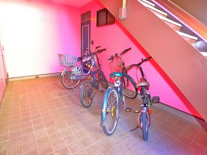 物件外観写真4　(駐輪場)