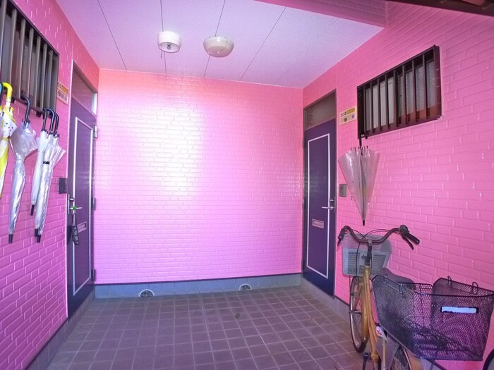 物件外観写真6　(エントランス部分)