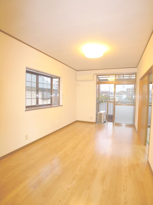 物件内観写真10　(室内からの展望)