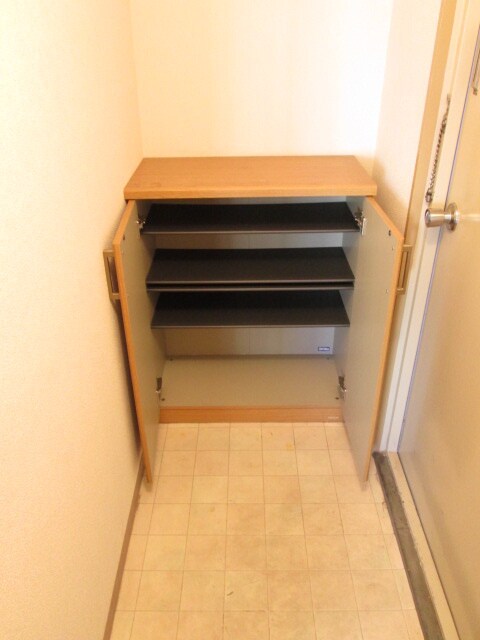 物件内観写真11　(靴箱)