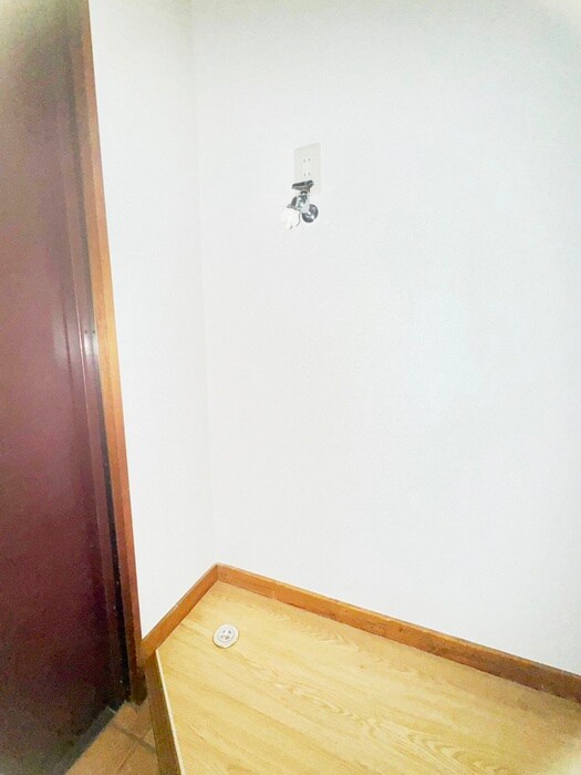 物件内観写真13　(洗濯機置場)