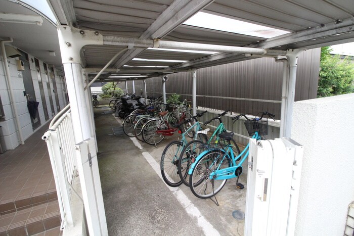 物件外観写真5　(駐輪場)
